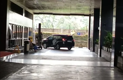 Bupati Langkat Syah Afandin Tiba di KPK Pasca-OTT Suap Proyek