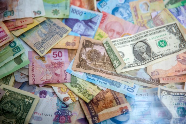 Dolar AS Menguat, Rupiah Tembus Rp18.066 di Pagi Hari