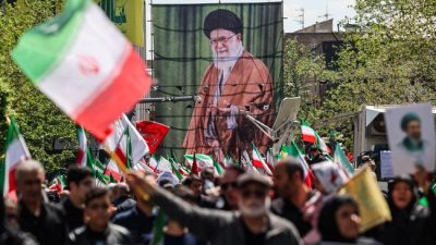 Peringatan Keras Iran di Tengah Pemakaman Pemimpin Tertinggi
